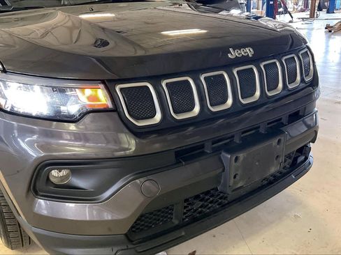 Used 2022 Jeep Compass Latitude FWD image 29