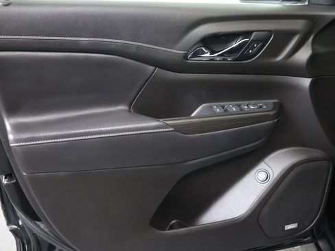 Used 2021 GMC Acadia SLT w/ Elevation Edition image 17