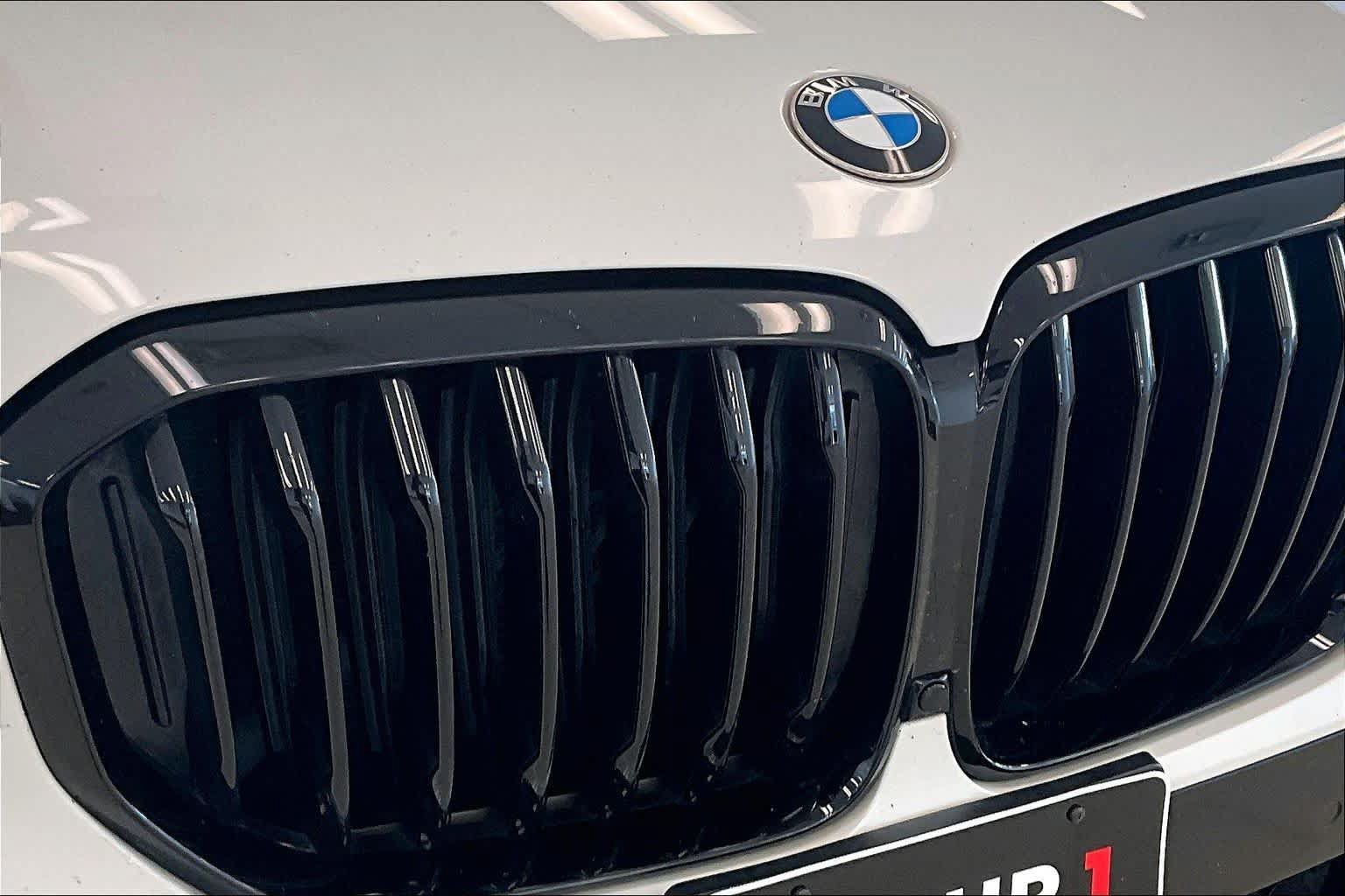 Used 2020 BMW X5 xDrive40i w/ M Sport Package AWD/4WD image 29