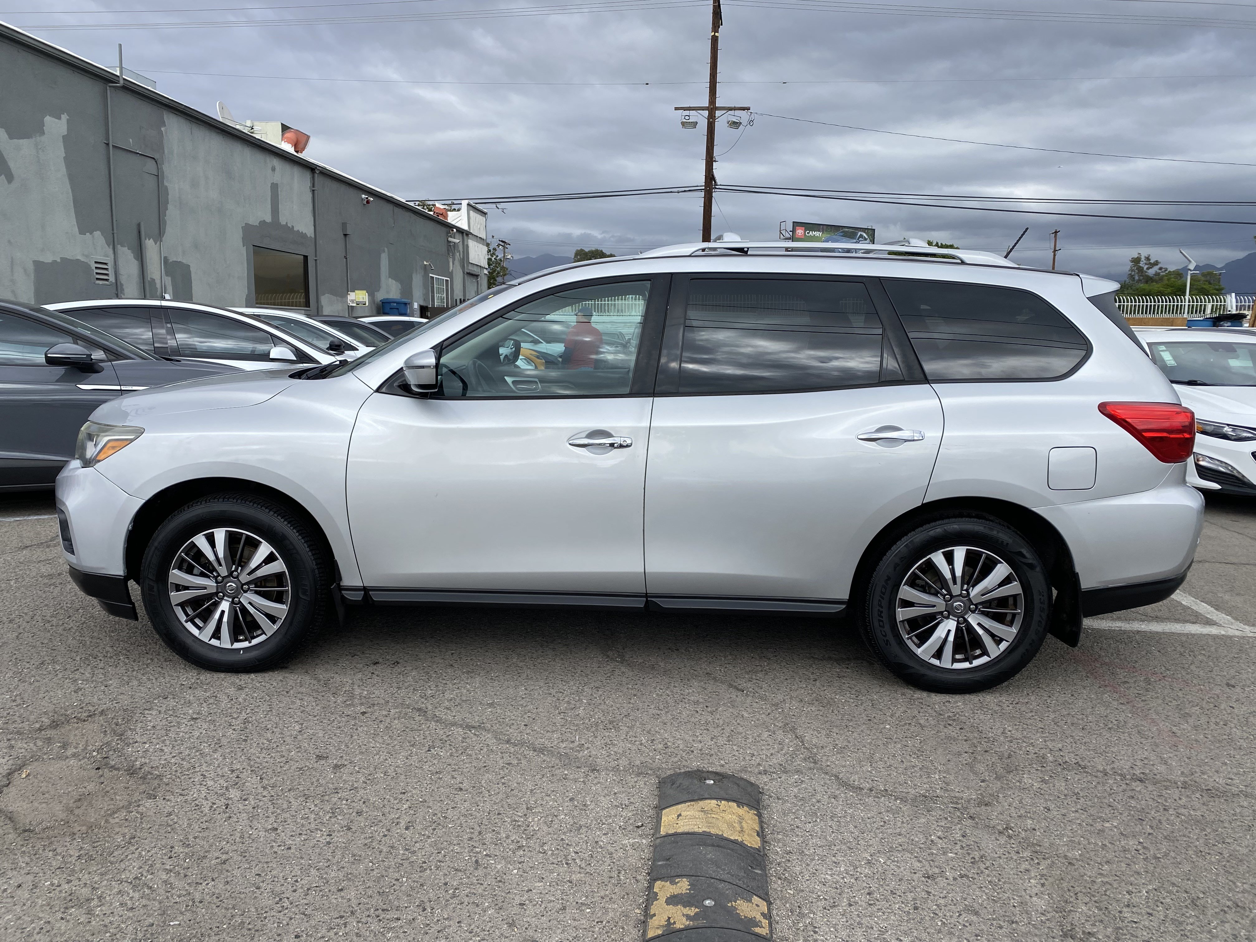 Used 2017 Nissan Pathfinder S FWD image 7