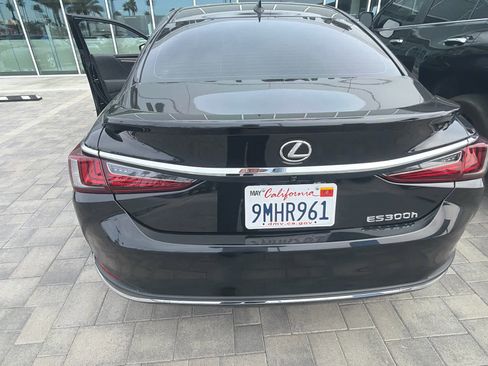 Used 2024 Lexus ES 300h w/ Premium Package image 3