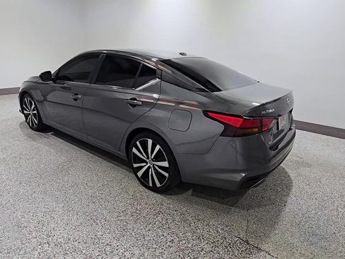 Used 2019 Nissan Altima 2.5 SR FWD image 2
