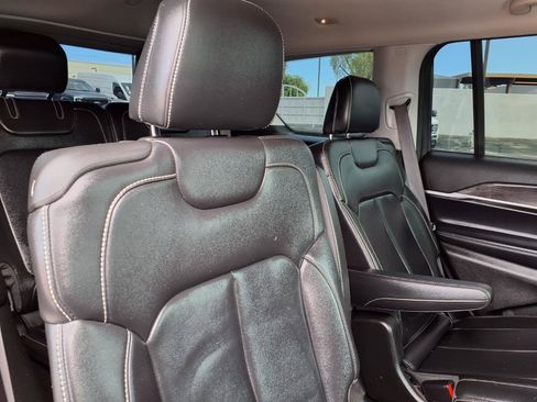 Used 2022 Jeep Grand Cherokee L Limited AWD/4WD image 15
