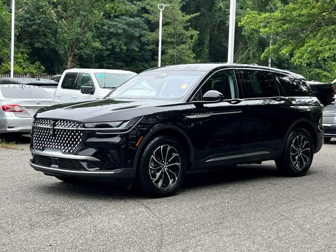 Used 2024 Lincoln Nautilus Premier AWD/4WD image 3