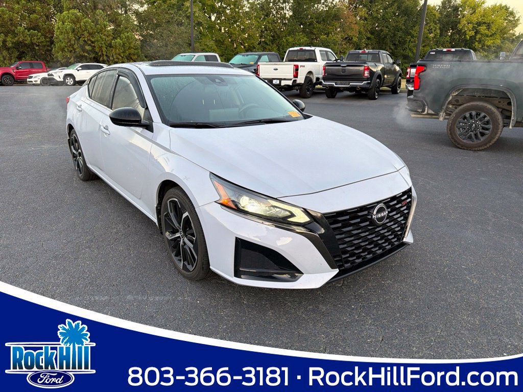 Used 2024 Nissan Altima 2.5 SR w/ SR Premium Package FWD image 1