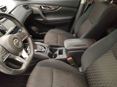 Used 2018 Nissan Rogue SV w/ Premium Package FWD image 17