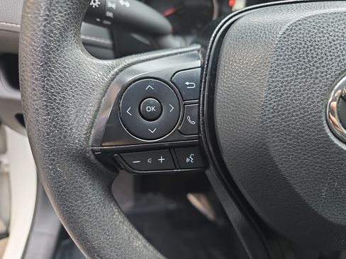 Used 2020 Toyota RAV4 LE FWD image 17