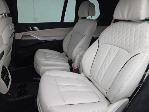 Used 2025 BMW X7 M60i w/ Executive Package image 15