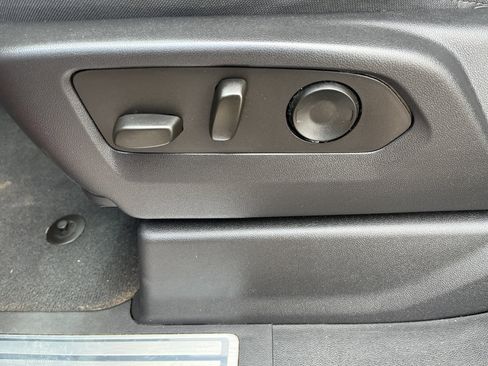 Used 2022 Chevrolet Silverado 1500 LT AWD/4WD image 11