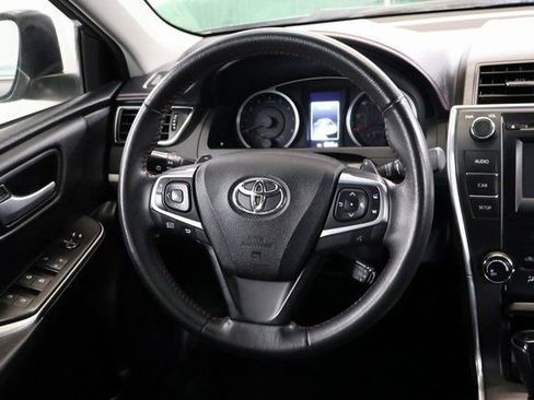 Used 2017 Toyota Camry SE image 14