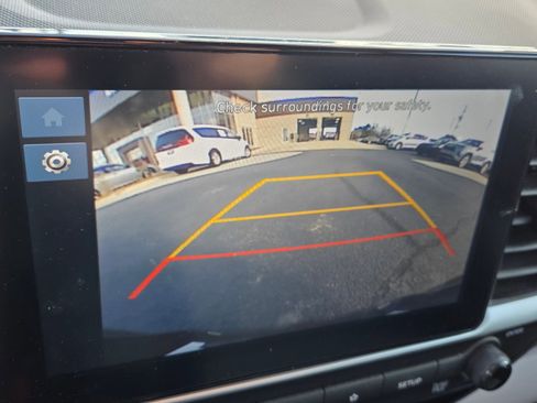 Used 2024 Hyundai Venue SEL image 19