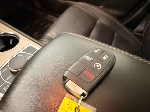 Used 2017 Jeep Grand Cherokee Limited AWD/4WD image 31