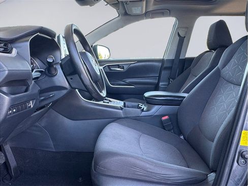 Used 2019 Toyota RAV4 XLE AWD/4WD image 10