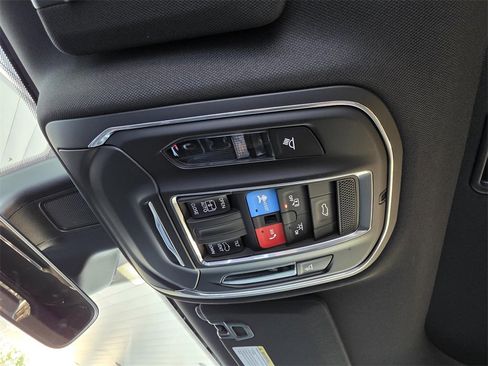 New 2025 Jeep Grand Cherokee Altitude image 27