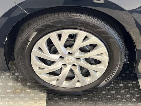 Used 2017 Toyota Corolla LE FWD image 8