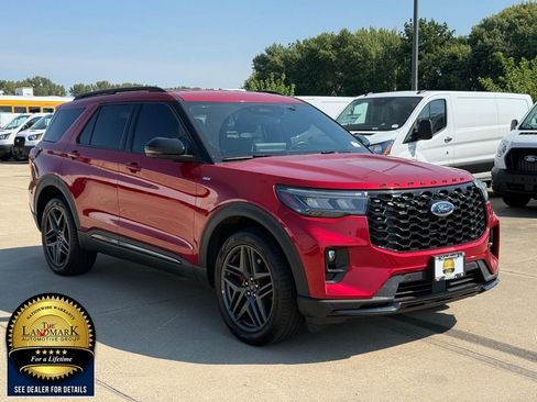 Used 2025 Ford Explorer ST-Line w/ ST-Line Street Pack AWD/4WD image 3