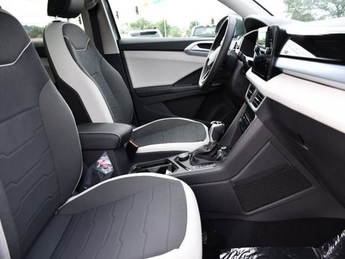 New 2025 Volkswagen Taos SE image 30