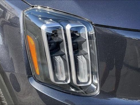 Used 2025 Kia Telluride LX FWD image 27