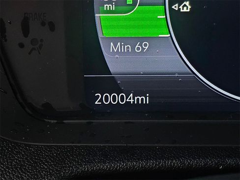 Used 2023 Chevrolet Bolt LT w/ Infotainment Package image 28