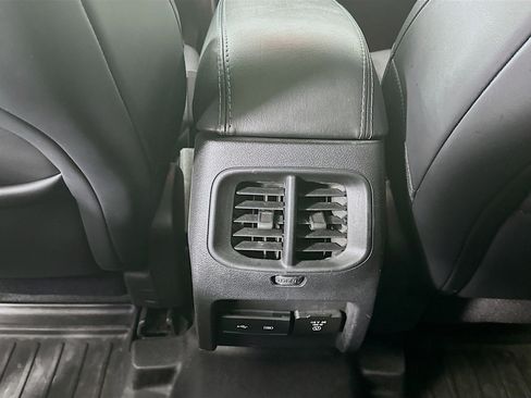 Used 2019 Jeep Cherokee Limited image 28