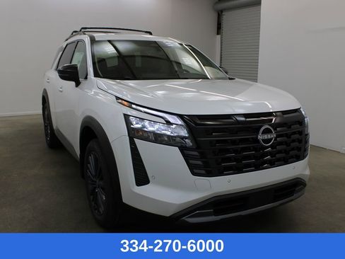 New 2026 Nissan Pathfinder SL image 5