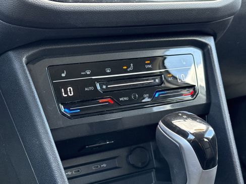Used 2024 Volkswagen Tiguan SE image 18