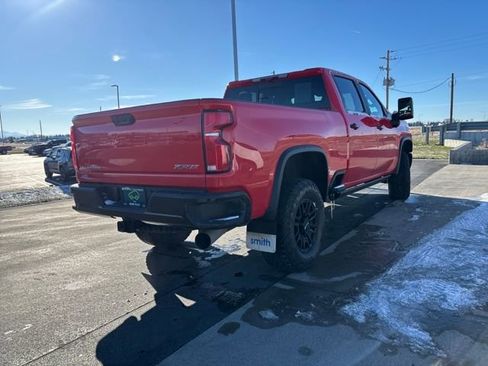 Used 2024 Chevrolet Silverado 2500 ZR2 w/ Technology Package image 3
