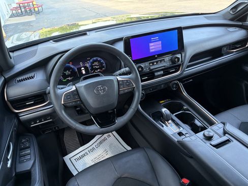 Used 2024 Toyota Grand Highlander AWD Hybrid image 11