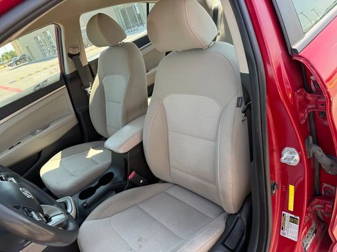 Used 2019 Hyundai Elantra SE FWD image 14
