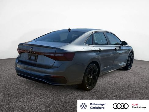 Used 2025 Volkswagen Jetta SE image 5
