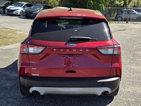 Used 2021 Ford Escape SE image 4