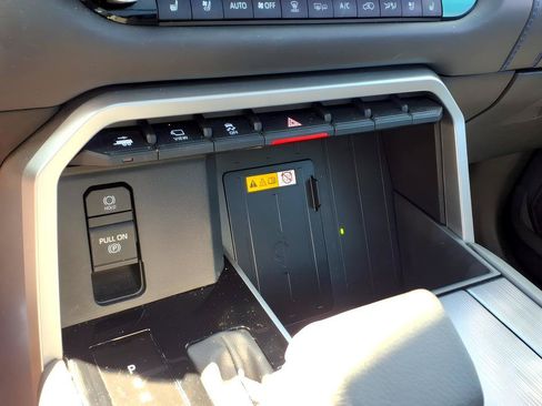 Used 2024 Toyota Sequoia Platinum AWD/4WD image 21