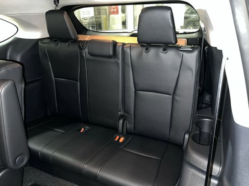 New 2026 Toyota Highlander XLE image 10