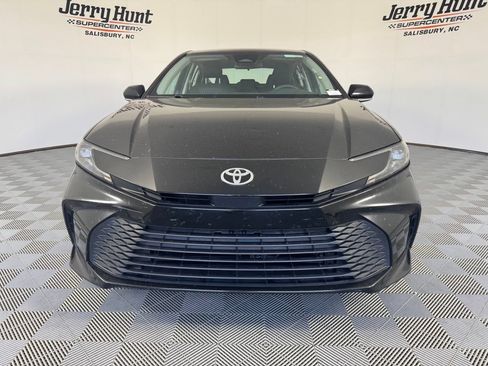 Used 2025 Toyota Camry LE FWD image 5
