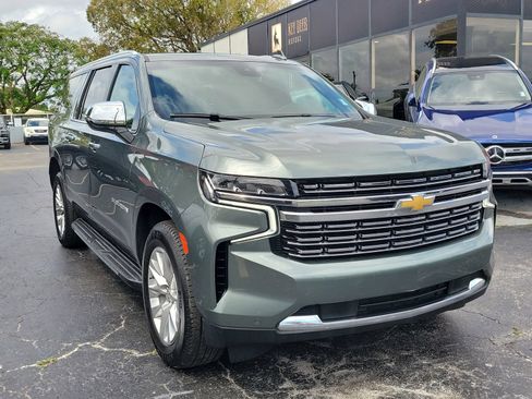 Used 2023 Chevrolet Suburban Premier AWD/4WD image 3