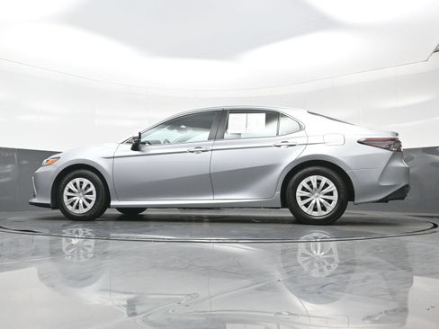 Used 2022 Toyota Camry LE FWD image 30