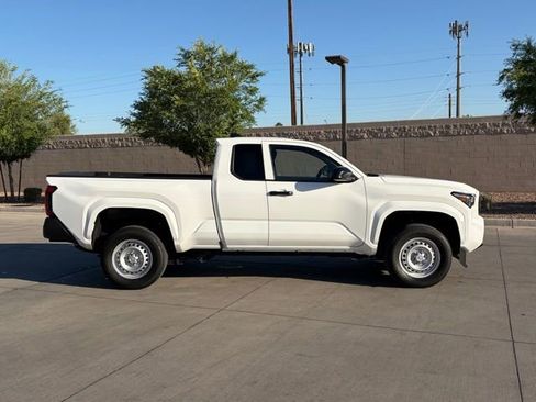 Used 2025 Toyota Tacoma SR image 3