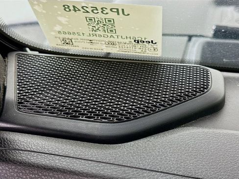 Certified 2024 Jeep Gladiator Sport image 28