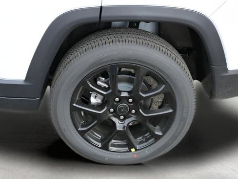 New 2026 Jeep Compass Latitude image 9