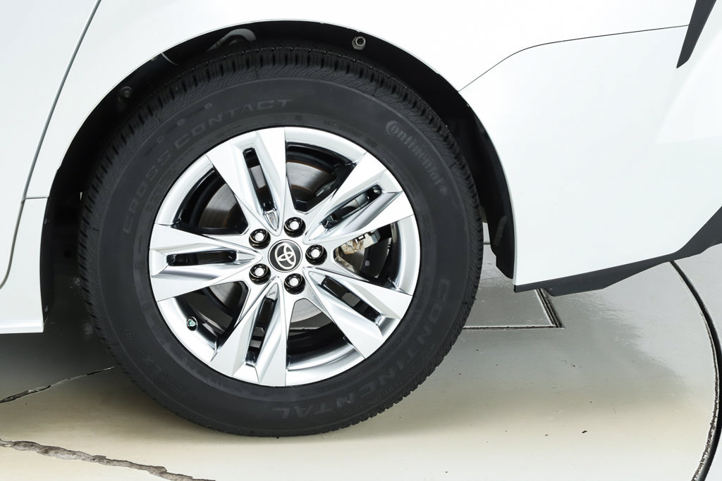 Used 2024 Toyota Sienna XLE w/ XLE Plus Package AWD/4WD image 9