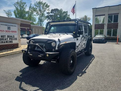 Used 2017 Jeep Wrangler Unlimited Sport w/ Quick Order Package 24S AWD/4WD image 3