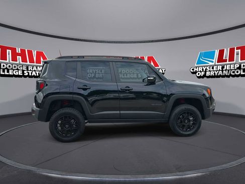Used 2023 Jeep Renegade Latitude AWD/4WD image 9
