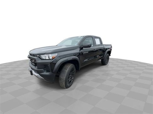 Used 2024 Chevrolet Colorado Trail Boss w/ Advanced Trailering Package image 4