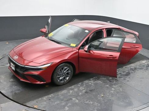 Used 2024 Hyundai Elantra SEL image 60