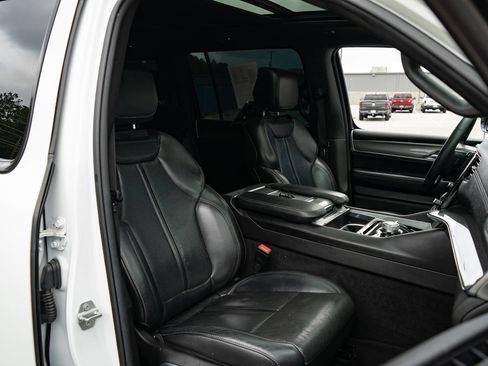 Used 2022 Jeep Wagoneer Series I AWD/4WD image 24