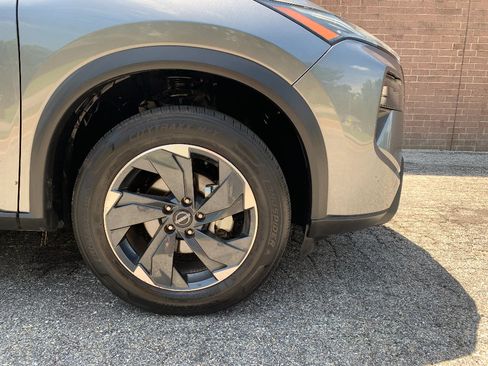 Used 2024 Nissan Rogue SV AWD/4WD image 9