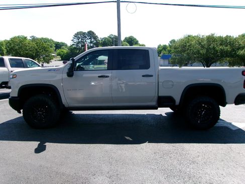 New 2026 Chevrolet Silverado 2500 ZR2 AWD/4WD image 8
