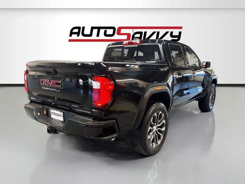 Used 2025 GMC Canyon Denali image 7