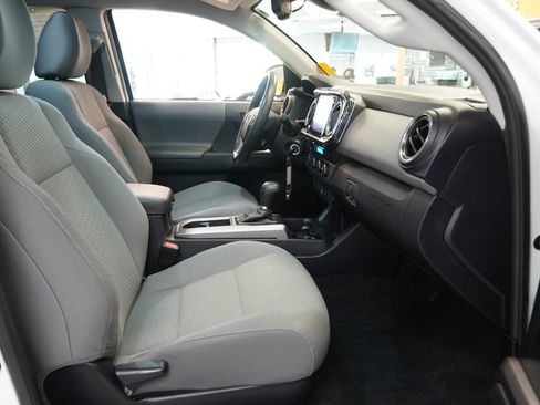 Used 2021 Toyota Tacoma SR5 AWD/4WD image 34
