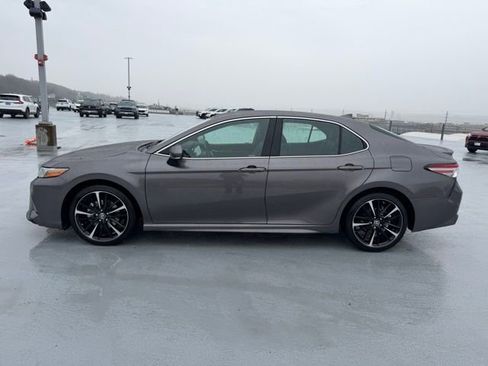 Used 2019 Toyota Camry XSE image 2
